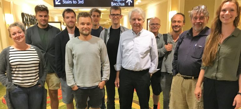 Afslutningsfoto for de ti danske kursister sammen med Jim Steele på hotellet i New Orleans.